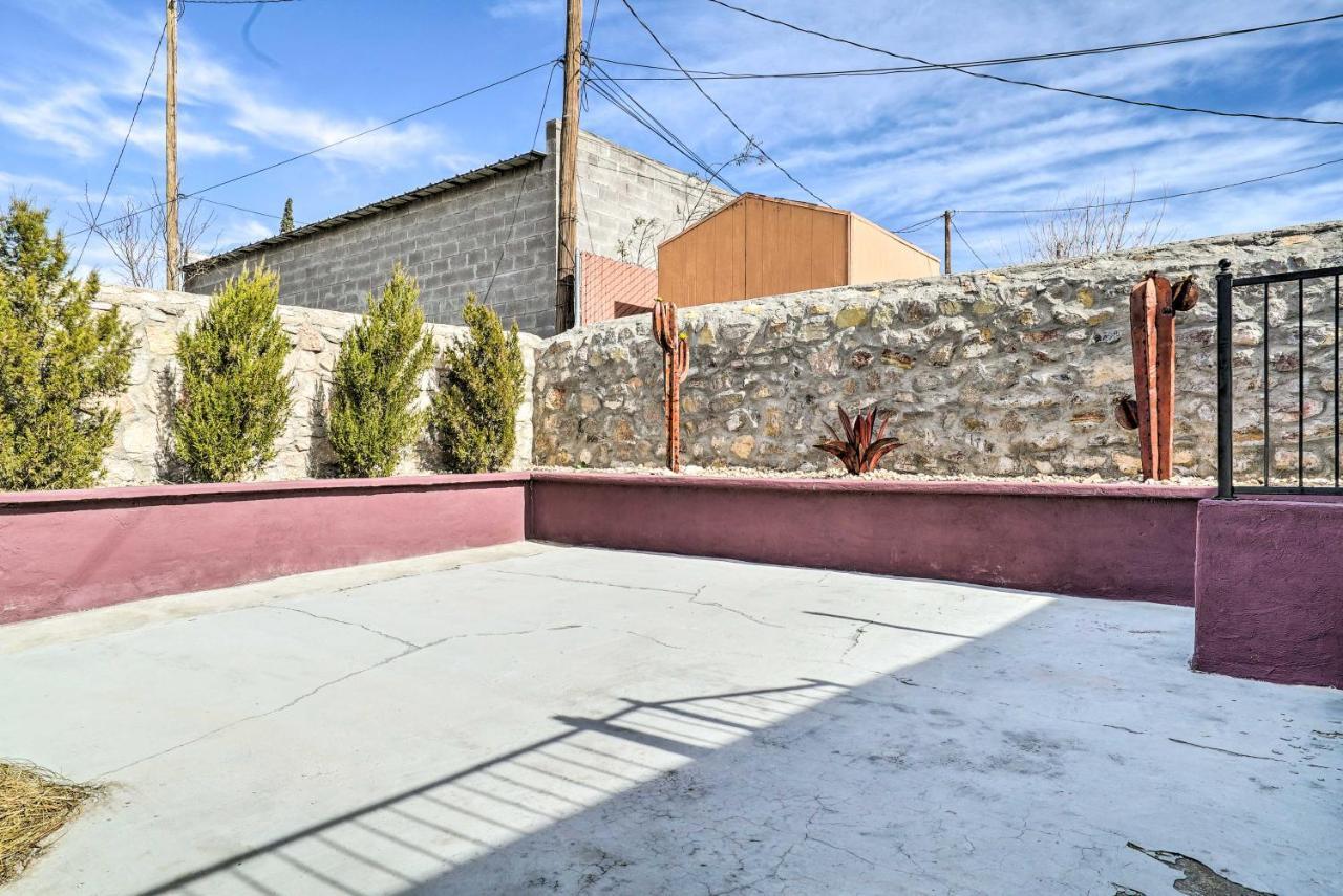 Colorful El Paso Home With Deck And Mtn Views! Exterior photo